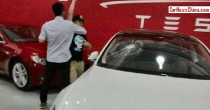 tesla-smash-china-0