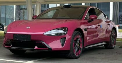 Xiaomi SU7 magenta